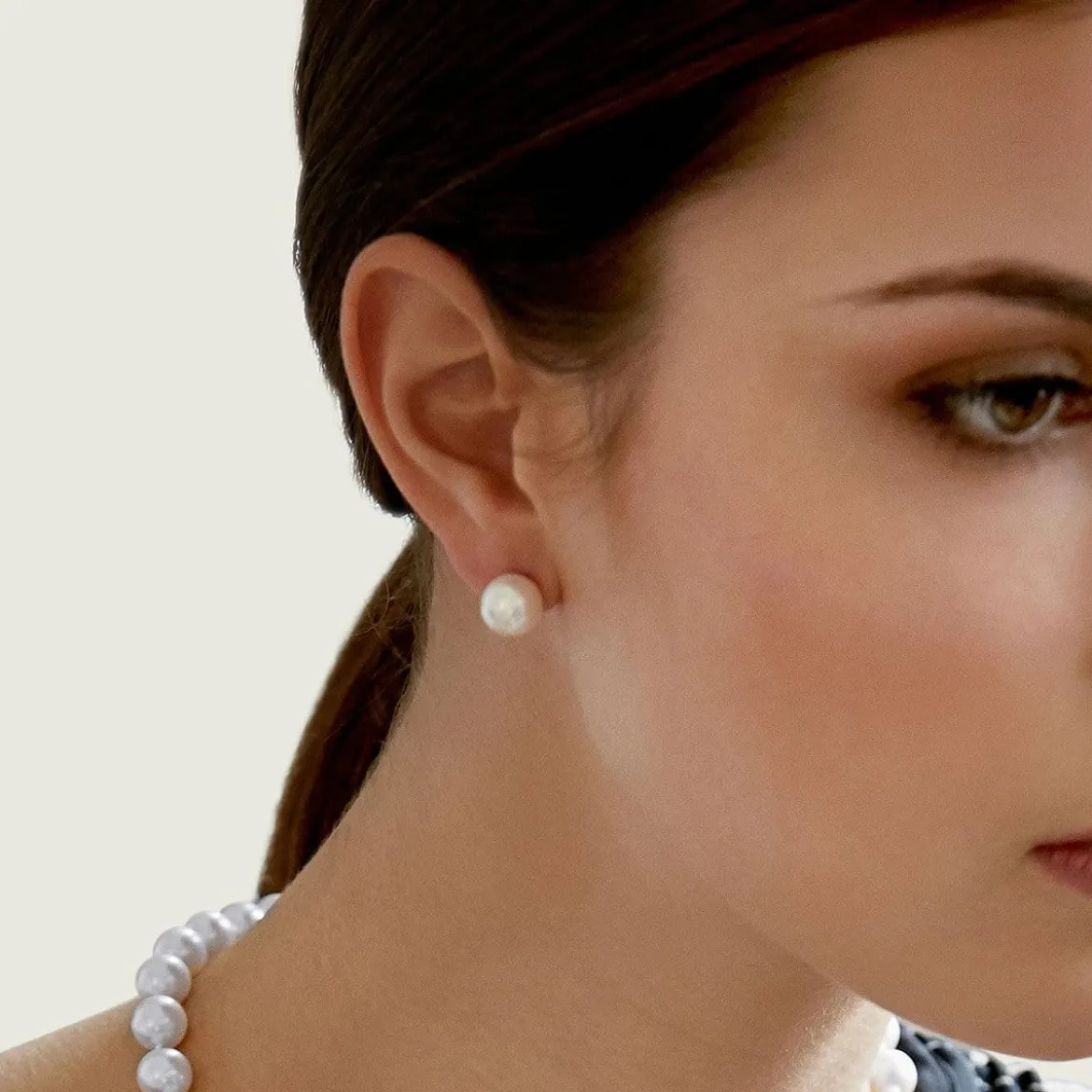 9.0-9.5mm White Akoya Round Pearl Stud Earrings