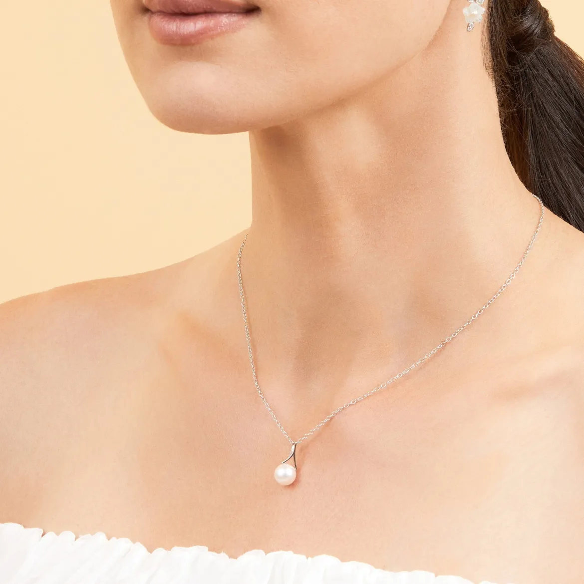 White South Sea Pearl Wren Solitaire Pendant